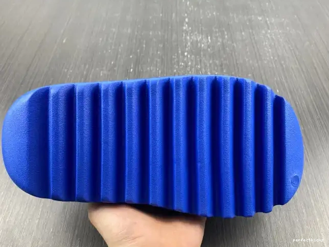 ID4133 Slide Adidas Azure Yeezy 0508